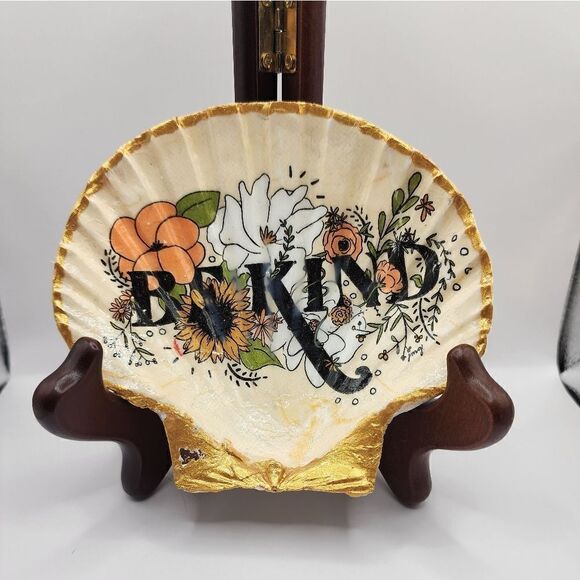 SCALLOPED FAN SHELL  - Picture 1 of 1